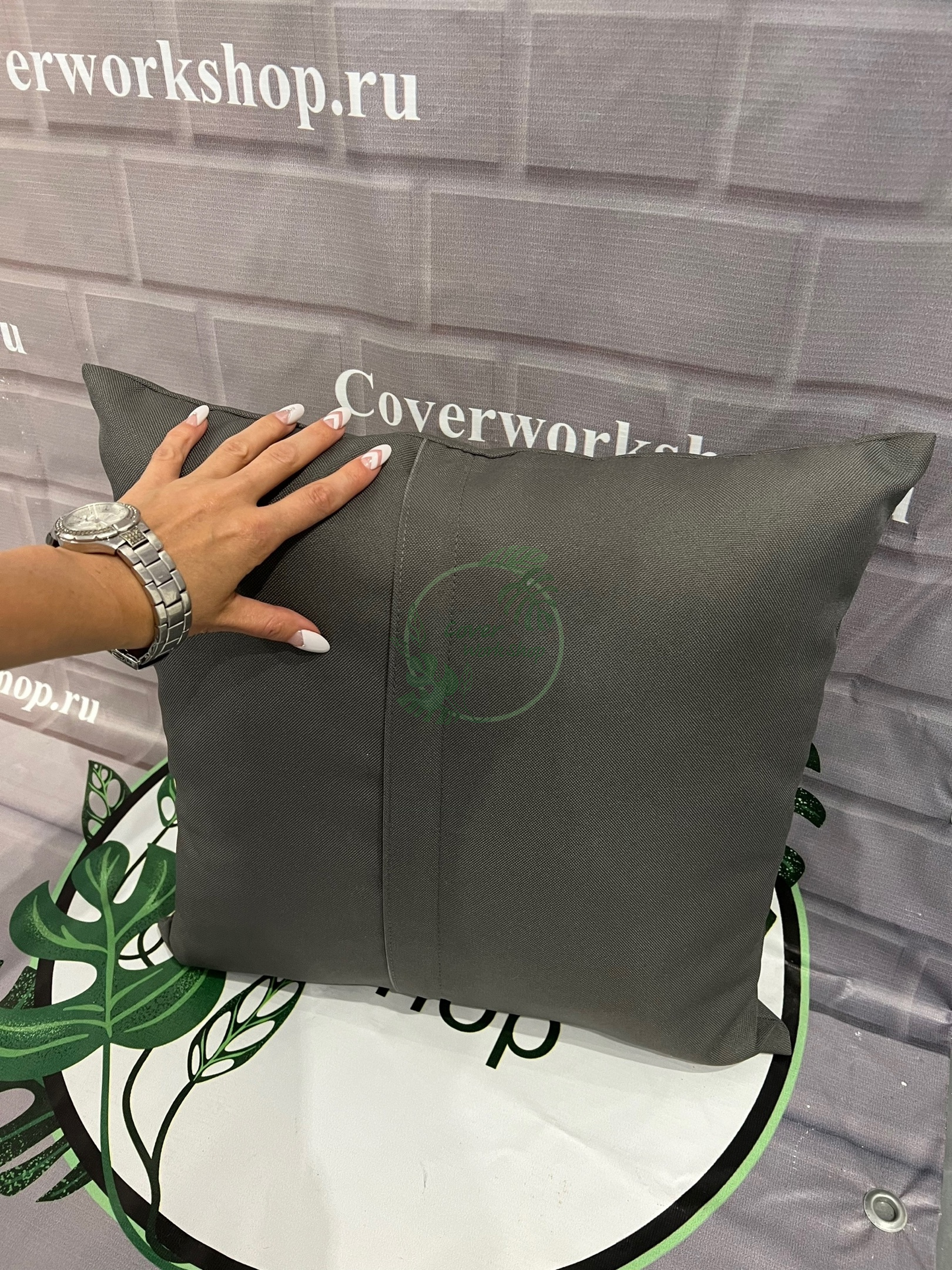 Подушка серая из рогожки