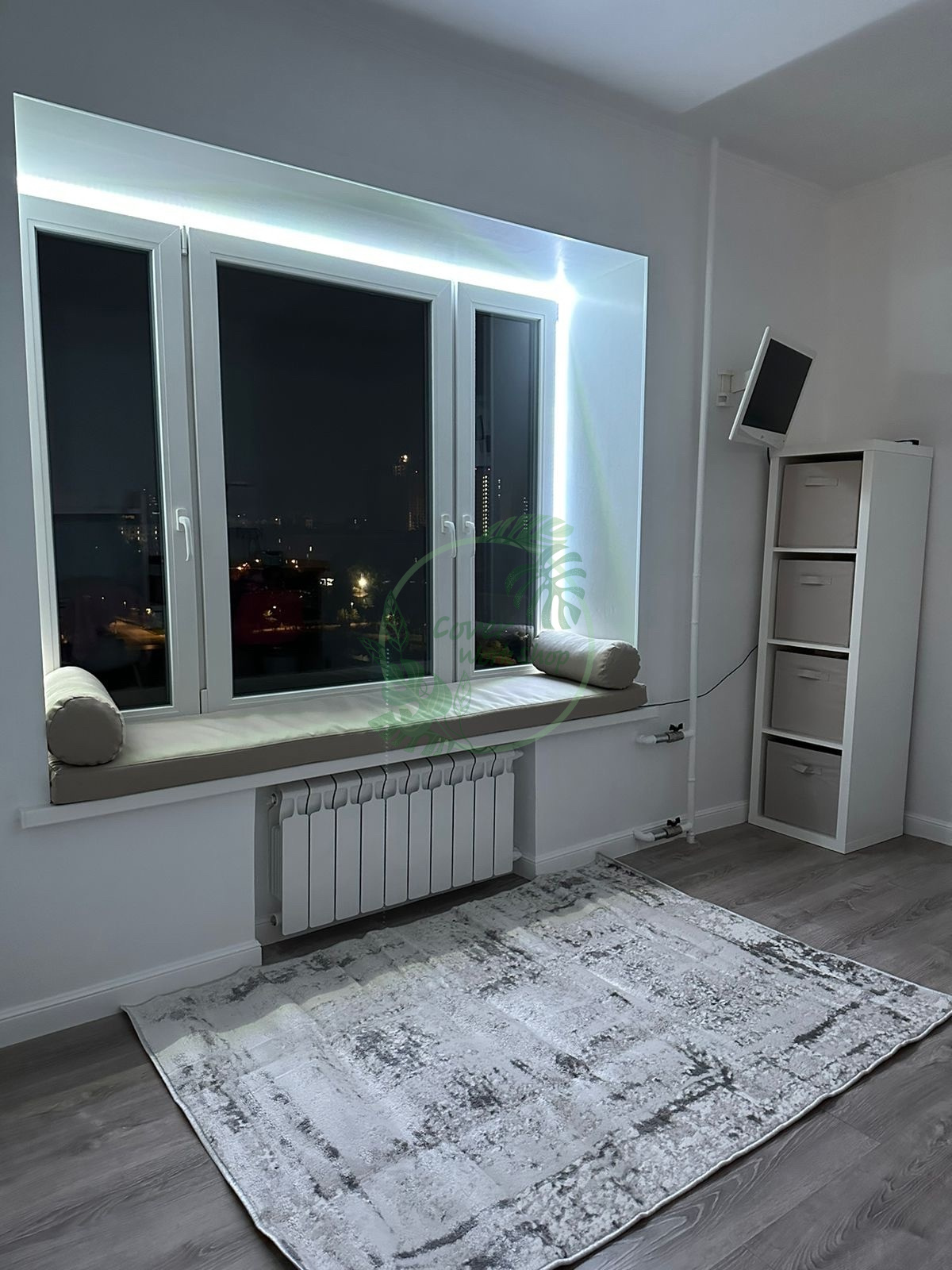 Подушка на подоконник из рогожки